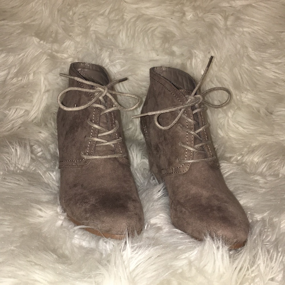 Arizona Jean Co. wedged ankle boots